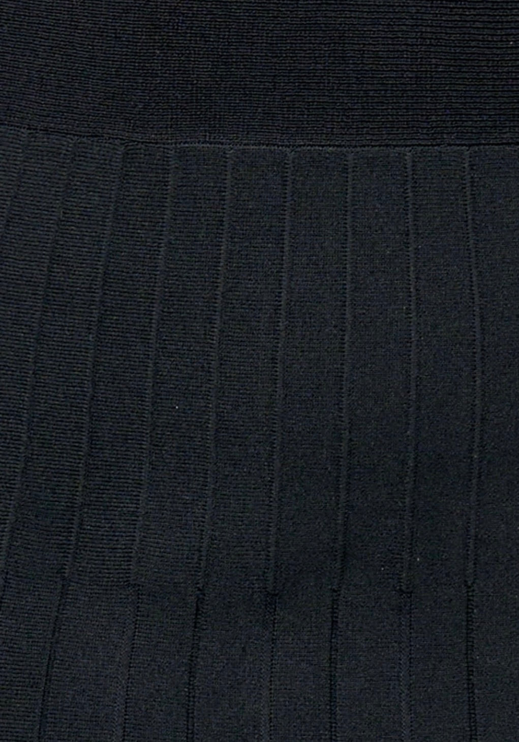 Classic Black Sleeveless Ribbed Knit Midi Dress – Fit & Flare Pleated Hem