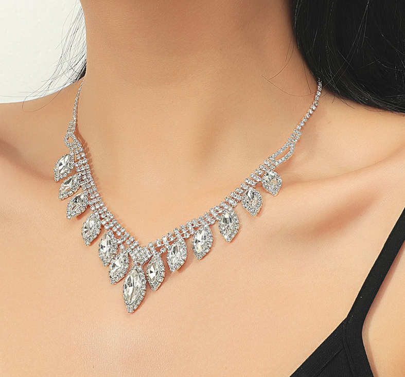 Diamond Eyes Rhinestone Necklace Set