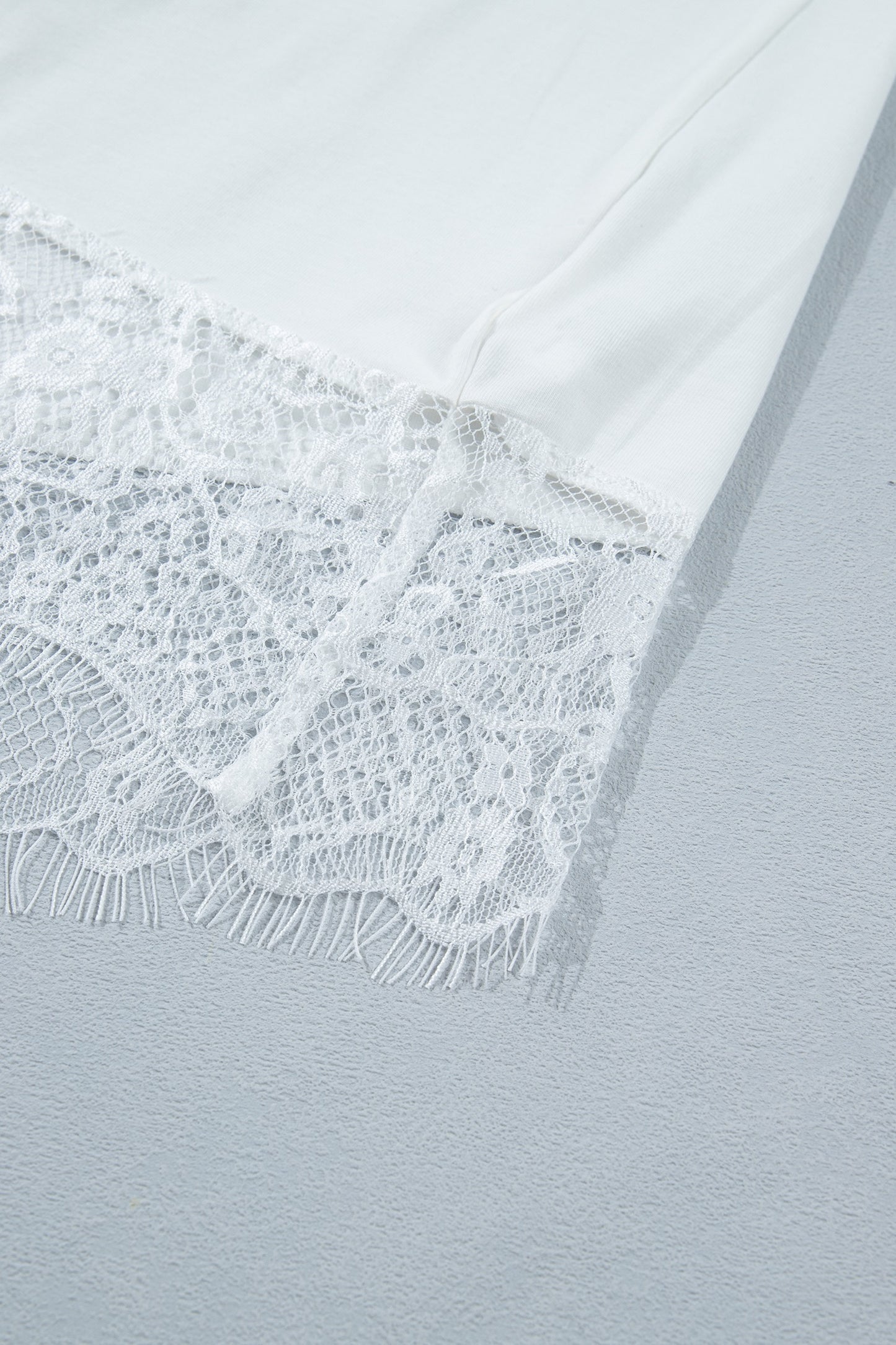 White Lace Hem Asymmetrical Short Sleeve Top for Women – Elegant Casual Crew Neck Blouse with Floral Lace Trim