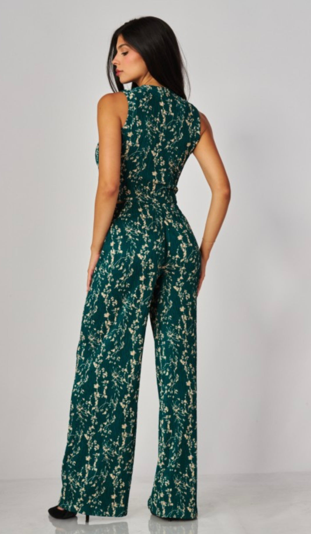 Green Floral Two-Piece Set – Sleeveless Crop Top & Wide Leg Pants