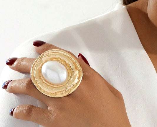 Oversized Pearl Ring -Gold
