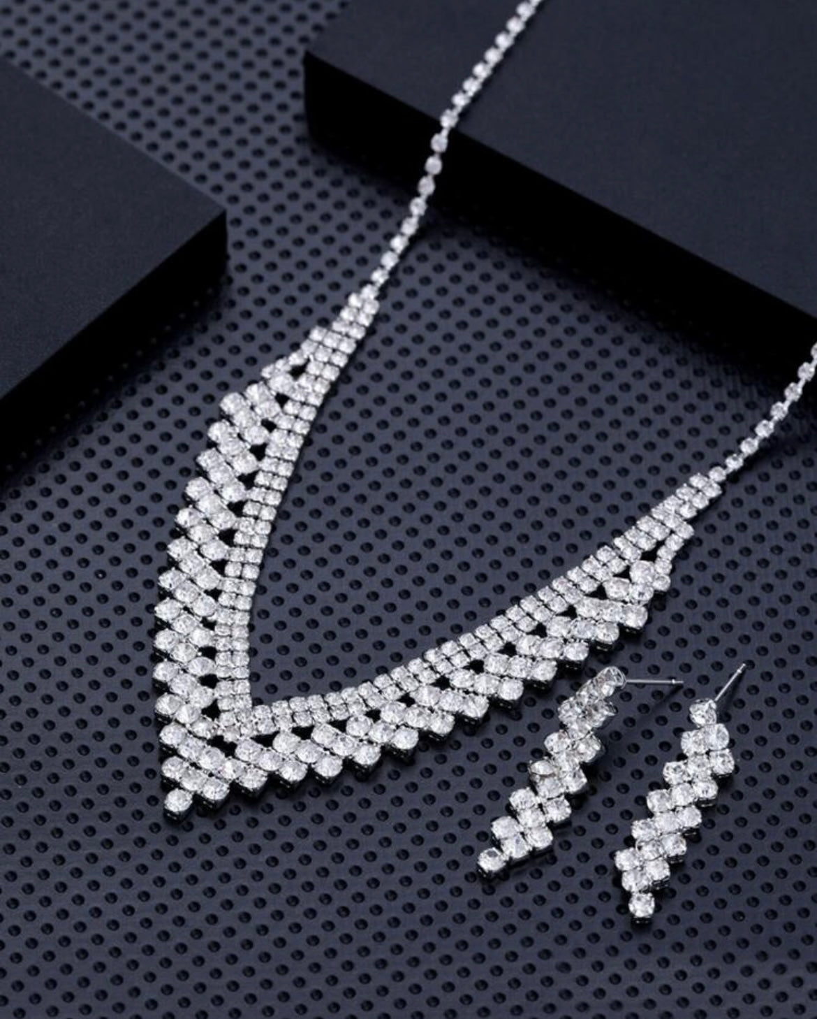 Luxury Crystal Rhinestone Necklace & Earring Set – Elegant V-Shaped Statement Jewelry for Formal Events