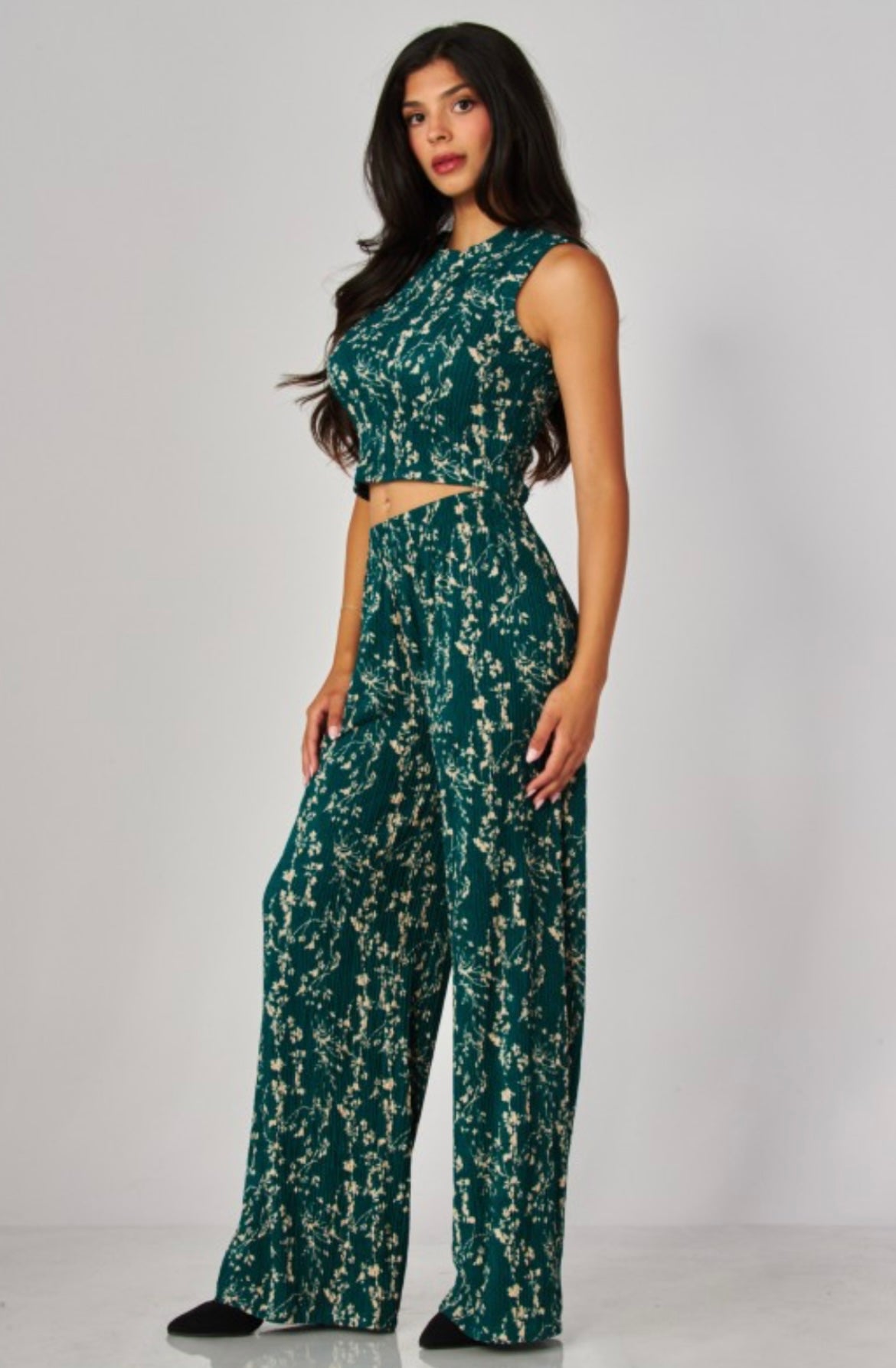 Green Floral Two-Piece Set – Sleeveless Crop Top & Wide Leg Pants