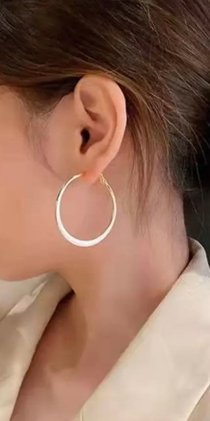 White Enamel Gold Hoop Earrings – Lightweight Everyday Statement Hoops for Modern Chic Style
