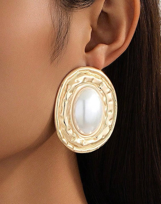 Bold Oversized Pearl Earring Gold