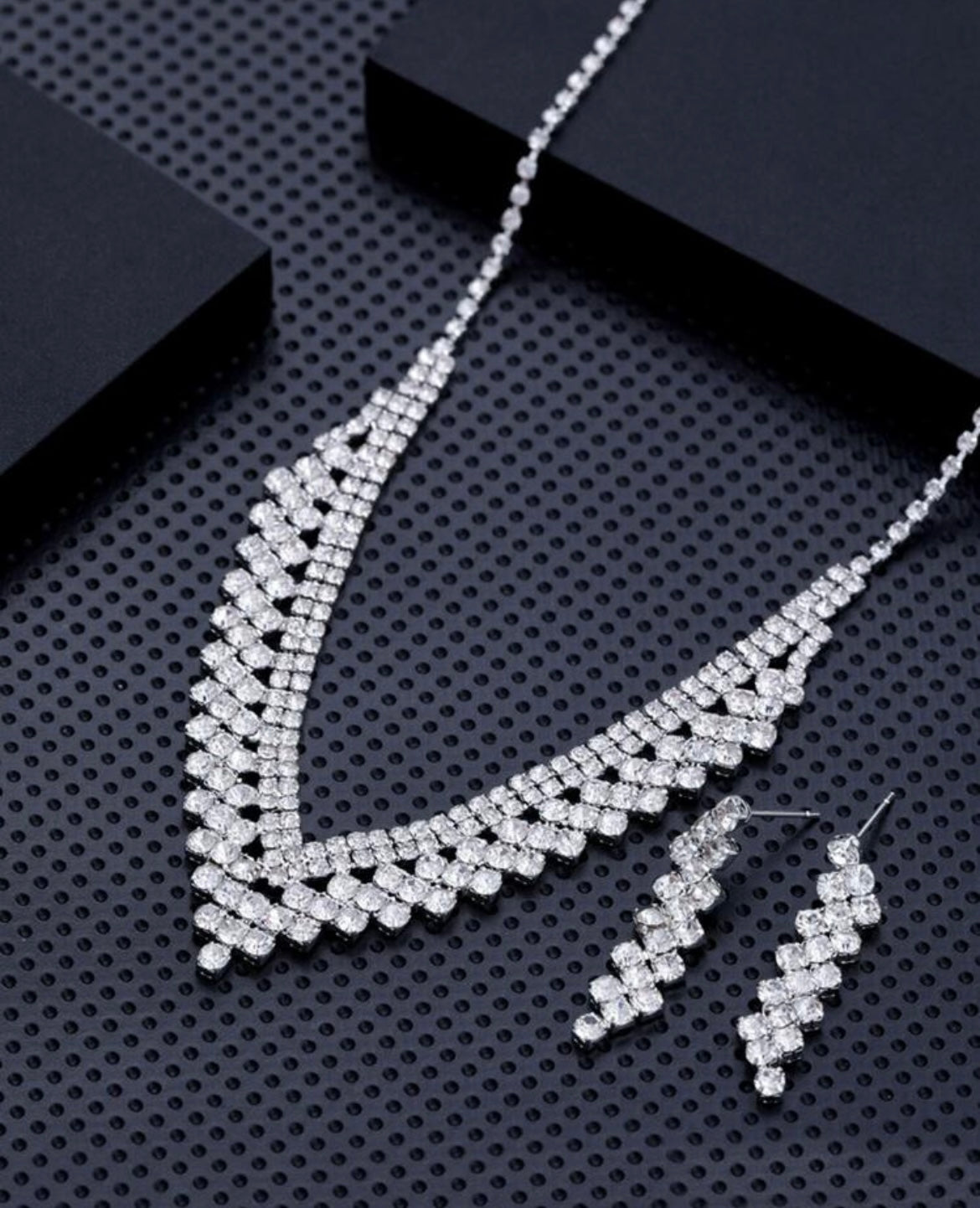 Luxury Crystal Rhinestone Necklace & Earring Set – Elegant V-Shaped Statement Jewelry for Formal Events