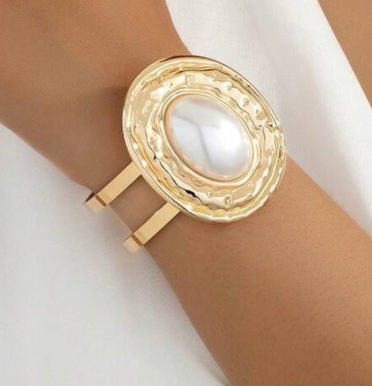 Oversized Pearl Cuff Bracelet -Gold