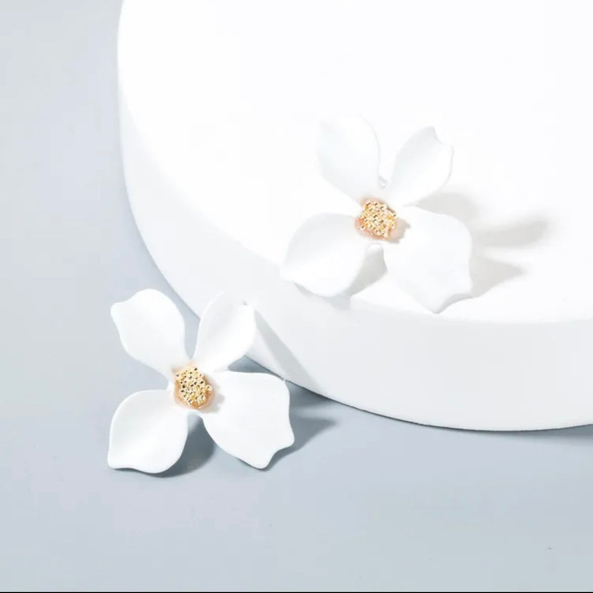 Flower Earring - White