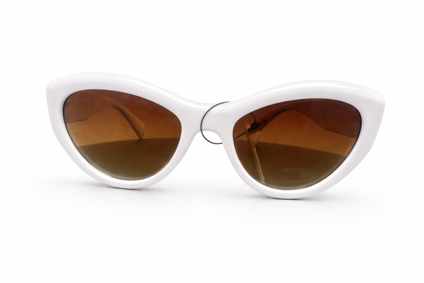 Bold White Cat-Eye Sunglasses | Retro Chic Statement Shades for Women