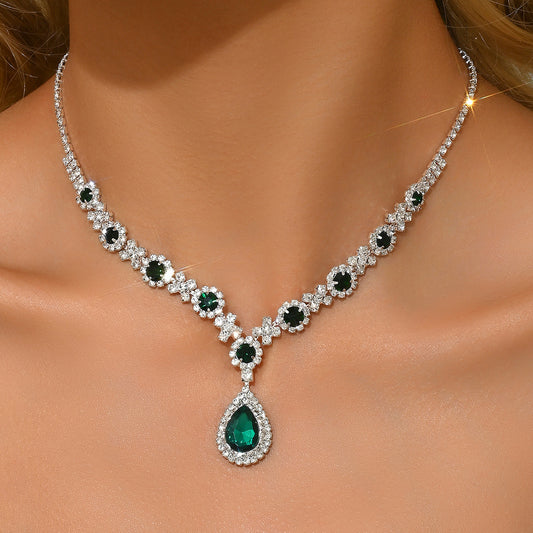 Emerald Teardrop Statement Necklace with Crystal Accents – Elegant Jewelry