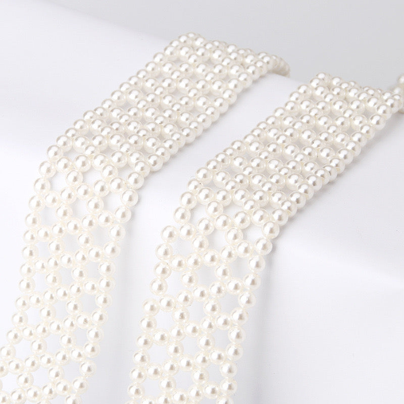 Elegant Pearl Waist Belt with Gold Buckle – Statement Belt